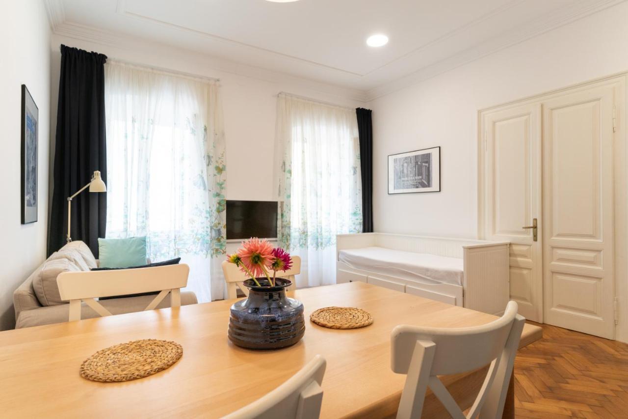 Mimi Carera Apartment & Room โรวีน ภายนอก รูปภาพ